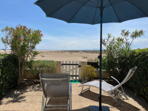 Direct Plage, Piscine et Parking - Confort Moderne pour 4 Pers - FR-1-796-37